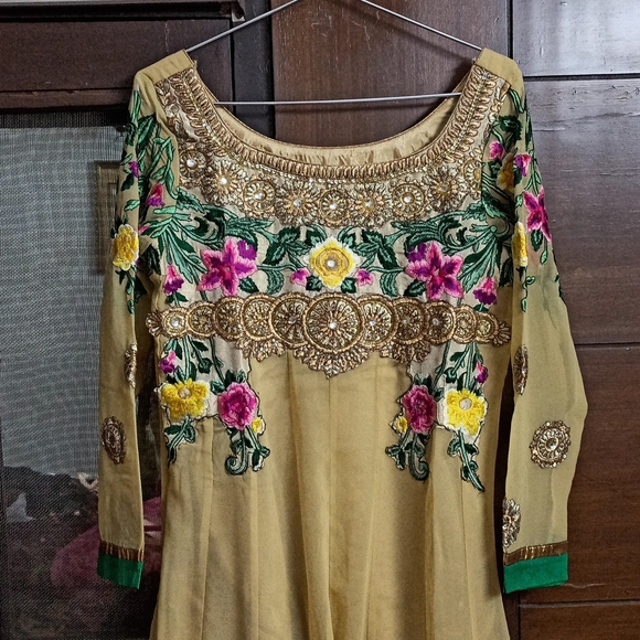 Anarkali ankle length suit/gown with Dupatta n churidar - Picture 3 of 13